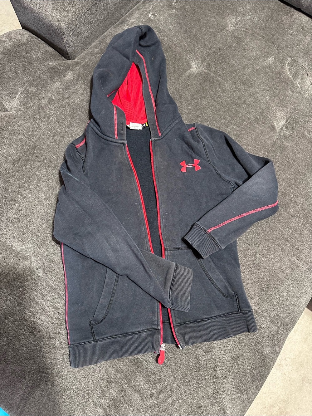 Under Armour Boys Full-Zip Hoodie – Black/Red – Youth S (YSM), Like New